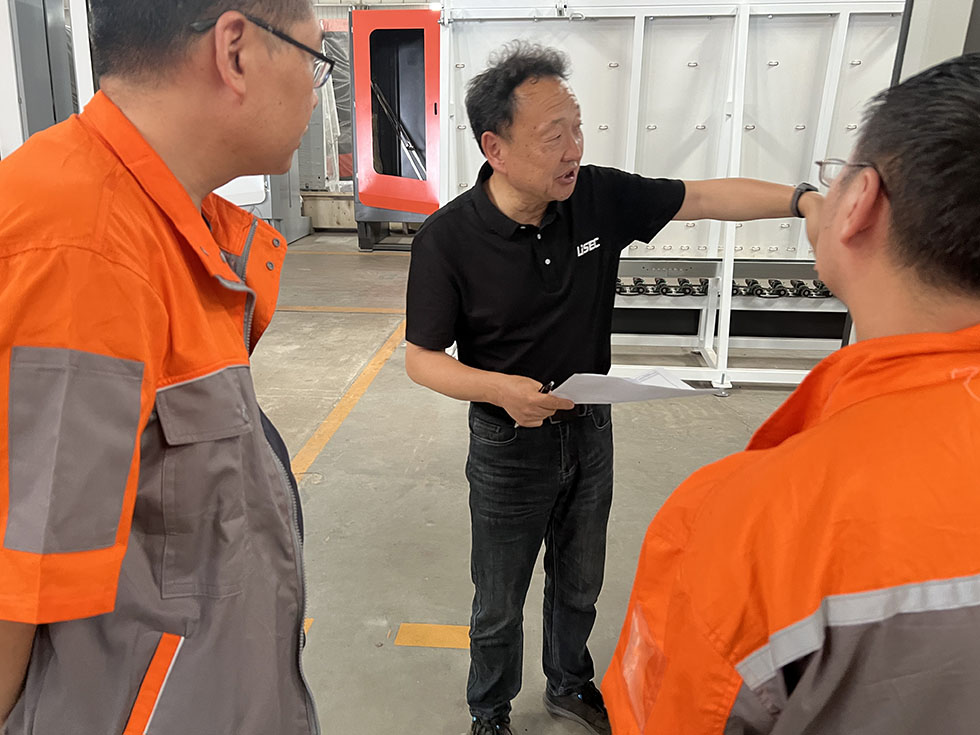 1718067569294551.jpg Lisec-customized-vertical-glass-washing-machine-delivery-104.jpg