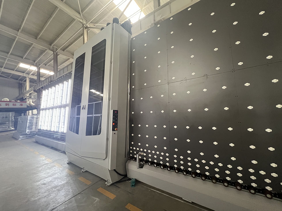 1718067610664123.jpg Lisec-customized-vertical-glass-washing-machine-delivery-154.jpg