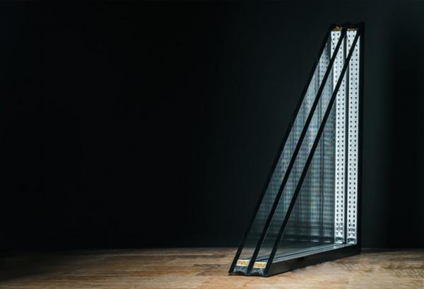 How much energy can insulating glass save compared to ordinary glass?