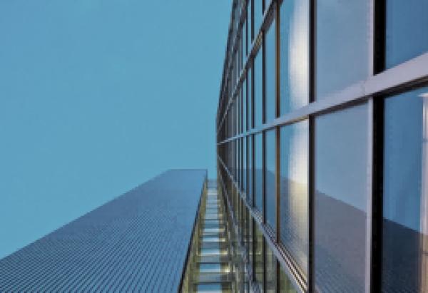 Study on application design selection and sunshade performance evaluation of thermo-sensitive dimming glass