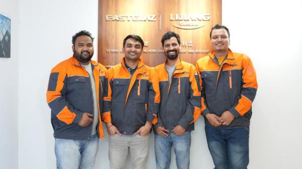 Warmly welcome customers from India to visit our company