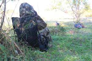 AUSCAMOTEK Low Profile Hunting Chair, Portable Folding Camo Ground Blind Chair with Shoulder Strap, Cup Holder, Mesh Backrest, Carry Bag & Storage Pouch, Ideal for Turkey Hunting & Outdoors